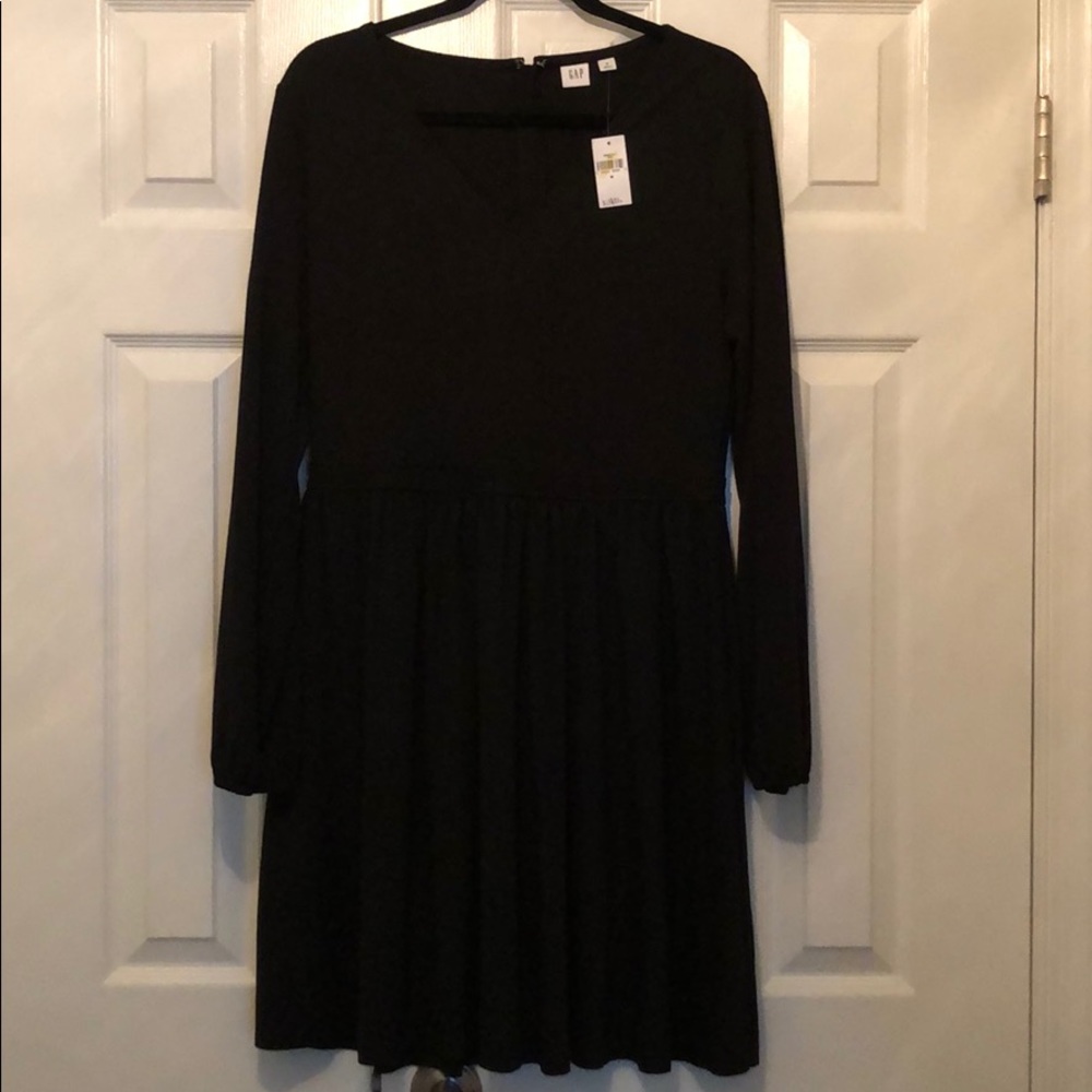 NWT Gap Long Sleeve V-neck Dress